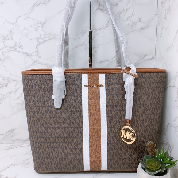 Michael Kors Handbags - Michael Kors JST Medium Carryall Tote
